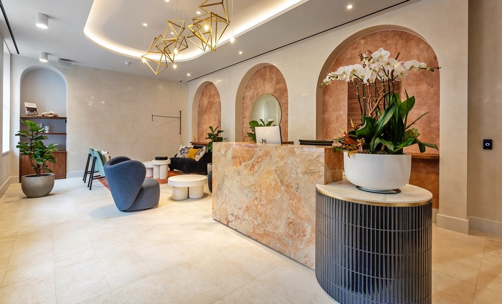 Commercial Reception / استقبال تجاري